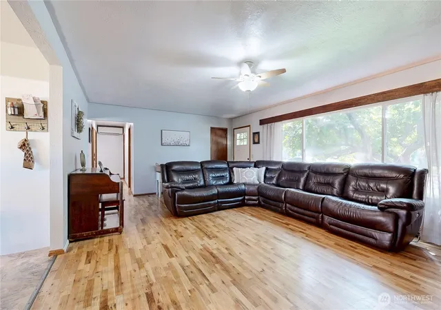 Photo 3 of Single family home for sale at 1316 Callanan Dr, Walla Walla, WA 99362 | MLS# NWM2559947 | Listing updated on 2026-07-28