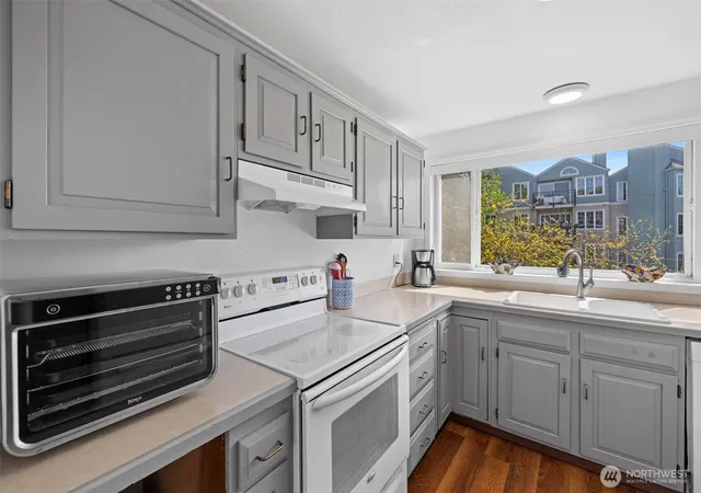 Photo 3 of Condo for sale at 303 13th Avenue E #301, Seattle, WA 98102 | MLS# NWM2559978 | Listing updated on 2026-09-23