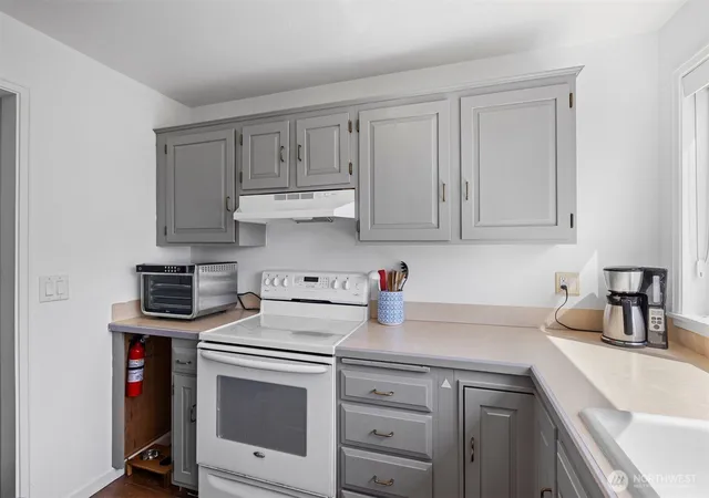 Photo 3 of Condo for sale at 303 13th Avenue E #301, Seattle, WA 98102 | MLS# NWM2559978 | Listing updated on 2026-09-23