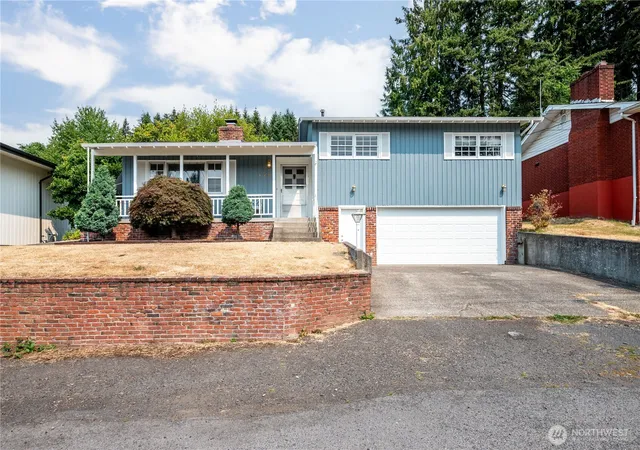 Photo 1 of Contingent at 1207 Spruce St, Longview, WA 98632 | MLS# NWM2560017 | Listing updated on 2026-09-23