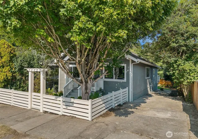 Photo 1 of Single family home for sale at 520 30th Avenue E, Seattle, WA 98112 | MLS# NWM2560040 | Listing updated on 2026-09-24