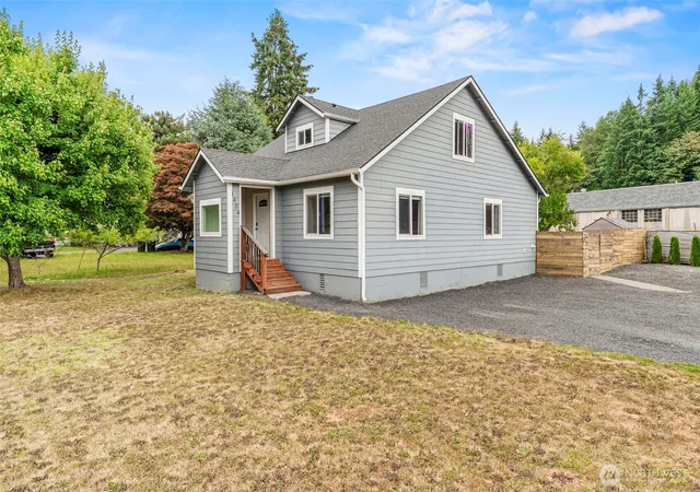 Photo 2 of Single family home for sale at 1404 Nw Kerron St, Winlock, WA 98596 | MLS# NWM2560041 | Listing updated on 2026-09-23