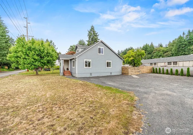 Photo 3 of Single family home for sale at 1404 Nw Kerron St, Winlock, WA 98596 | MLS# NWM2560041 | Listing updated on 2026-09-23