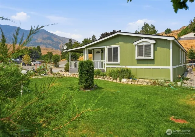 Photo 3 of Manufactured home for sale at 634 Warren Ave W, Pateros, WA 98846 | MLS# NWM2560055 | Listing updated on 2026-09-23