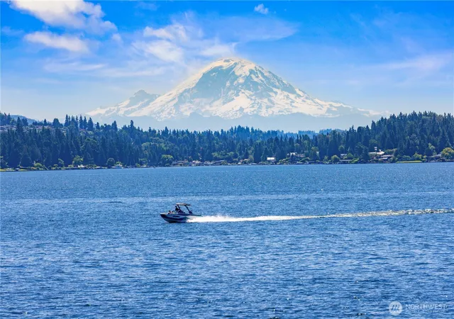 Photo 2 of Mansion for sale at 6669 Ne N Windermere Rd, Seattle, WA 98115 | MLS# NWM2560073 | Listing updated on 2026-09-23