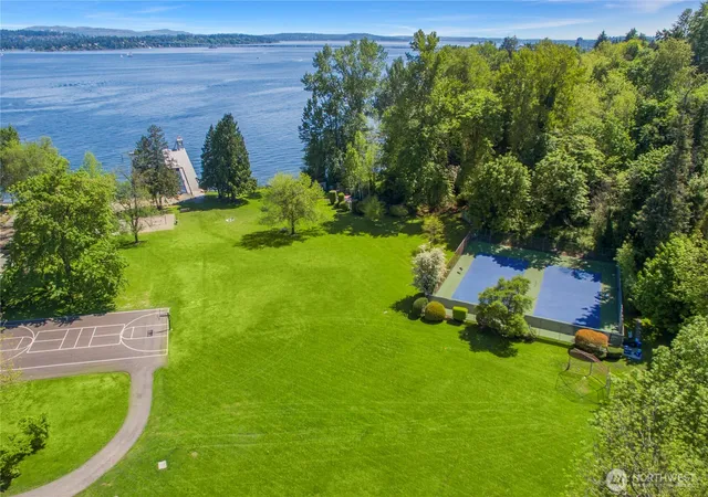 Photo 40 of Mansion for sale at 6669 NE N Windermere Rd, Seattle, WA 98115 | MLS# NWM2560073 | Listing updated on 2026-09-23