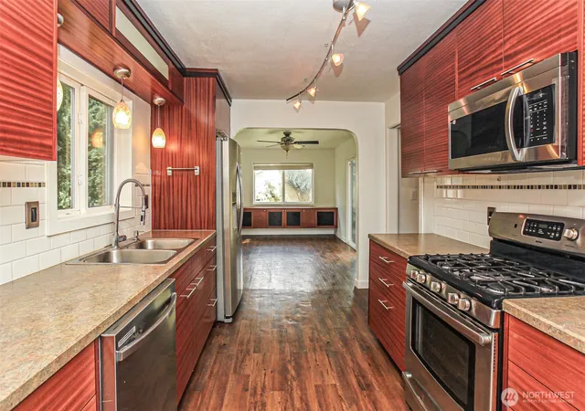 Photo 2 of Sale Pending at 6426 G St, Tacoma, WA 98408 | MLS# NWM2560116 | Listing updated on 2026-09-29