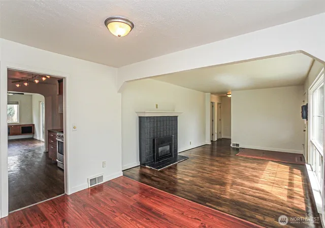 Photo 3 of Sale Pending at 6426 G St, Tacoma, WA 98408 | MLS# NWM2560116 | Listing updated on 2026-09-29