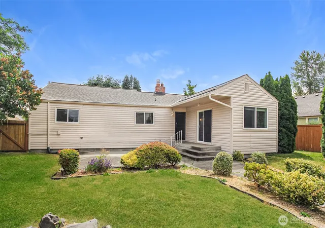 Photo 4 of Sale Pending at 6426 G St, Tacoma, WA 98408 | MLS# NWM2560116 | Listing updated on 2026-09-29