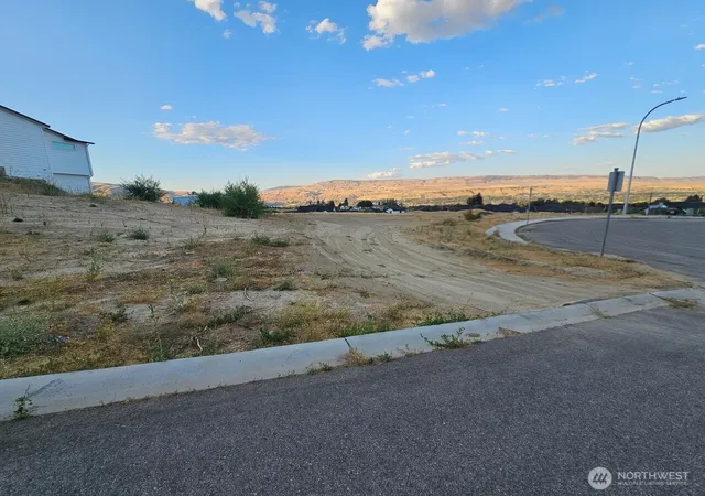 Photo 1 of Land for sale at 974 Spring Mountain Dr, Wenatchee, WA 98801 | MLS# NWM2560119 | Listing updated on 2026-09-23