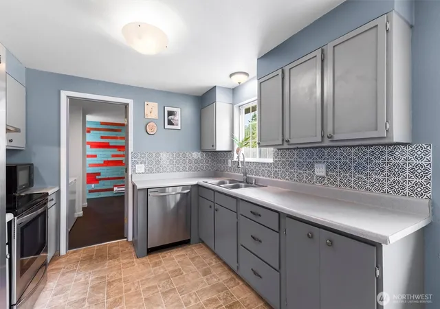 Photo 3 of Sale Pending at 822 Walker Ave, Oak Harbor, WA 98277 | MLS# NWM2560123 | Listing updated on 2026-08-01