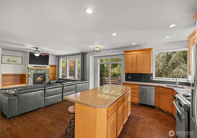 Photo 4 of Single family home for sale at 1313 24th Avenue Ct SW, Puyallup, WA 98373 | MLS# NWM2560127 | Listing updated on 2026-09-23