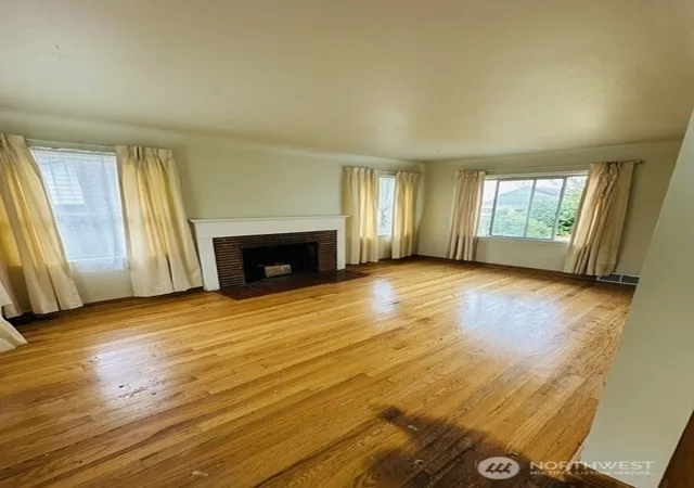Photo 2 of Sale Pending at 4137 54th Avenue Sw, Seattle, WA 98116 | MLS# NWM2560147 | Listing updated on 2026-09-25