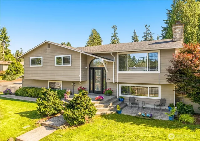 Photo 2 of Single family home for sale at 804 15th Street Sw, Edmonds, WA 98020 | MLS# NWM2560164 | Listing updated on 2026-09-22