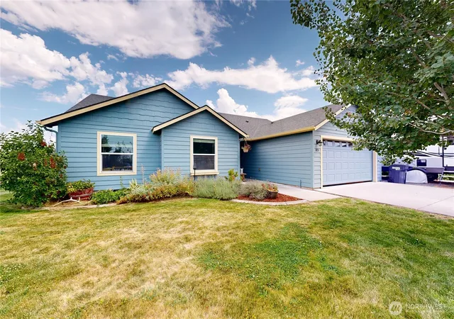 Photo 2 of Single family home for sale at 323 S Hussey St, Walla Walla, WA 99362 | MLS# NWM2560212 | Listing updated on 2026-08-10