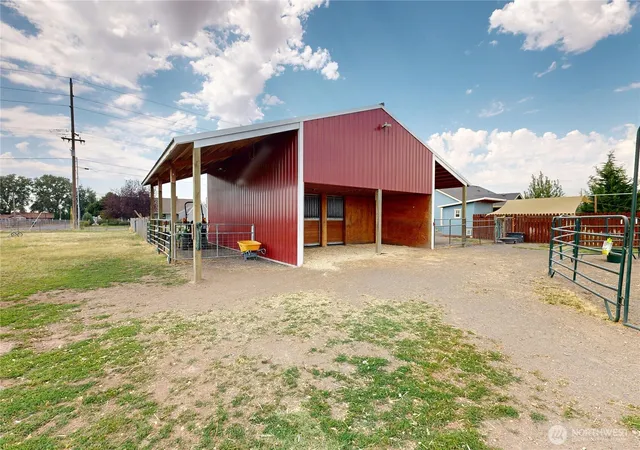 Photo 3 of Single family home for sale at 323 S Hussey St, Walla Walla, WA 99362 | MLS# NWM2560212 | Listing updated on 2026-08-10