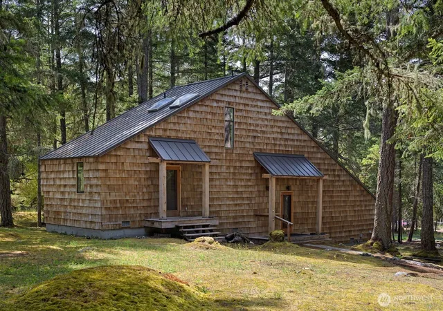 Photo 2 of Single family home for sale at 28 Channel Hts Way, Friday Harbor, WA 98250 | MLS# NWM2560222 | Listing updated on 2026-09-23