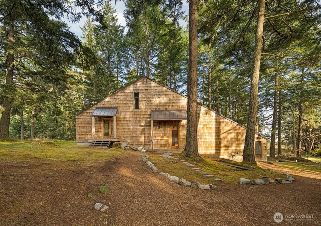 Photo 3 of Single family home for sale at 28 Channel Hts Way, Friday Harbor, WA 98250 | MLS# NWM2560222 | Listing updated on 2026-09-23