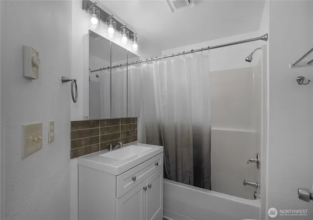 Photo 4 of Sale Pending at 40 E Lambeth Way, Shelton, WA 98584 | MLS# NWM2560292 | Listing updated on 2026-08-20
