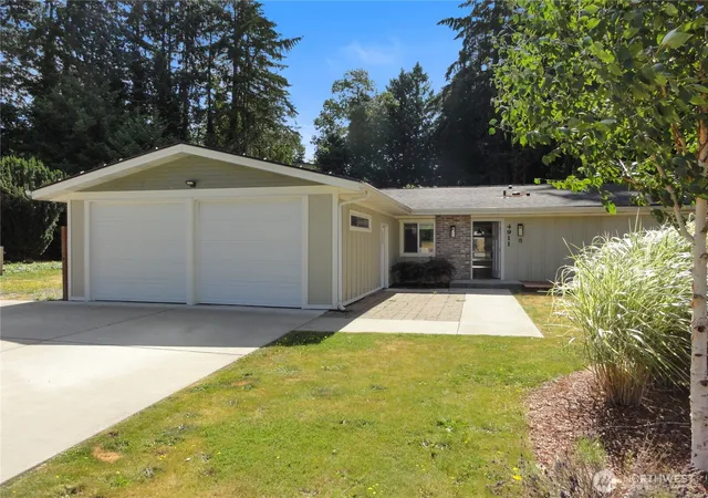Photo 2 of Single family home for sale at 4911 64th Avenue W, University Place, WA 98467 | MLS# NWM2560326 | Listing updated on 2026-09-24