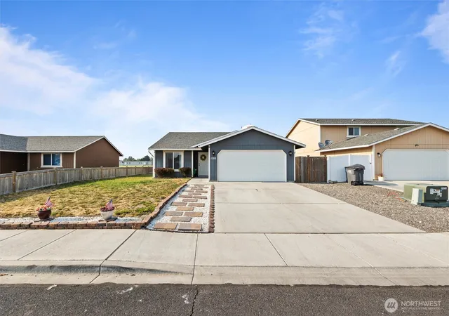 Photo 3 of Single family home for sale at 1355 E Birch St, Othello, WA 99344 | MLS# NWM2560329 | Listing updated on 2026-09-30