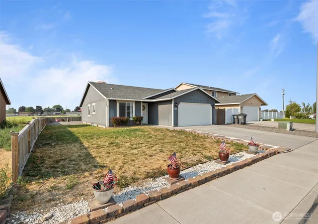 Photo 3 of Single family home for sale at 1355 E Birch St, Othello, WA 99344 | MLS# NWM2560329 | Listing updated on 2026-09-30