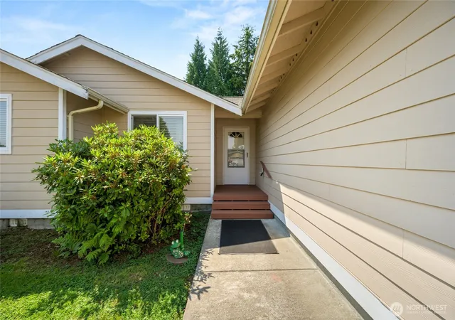 Photo 3 of Sale Pending at 4789 Bayshore Dr, Blaine, WA 98230 | MLS# NWM2560340 | Listing updated on 2026-09-22