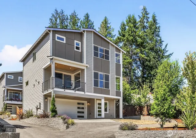 Townhouse for sale at 17051 8th Avenue NE, Shoreline, WA 98155 | MLS# NWM2560346