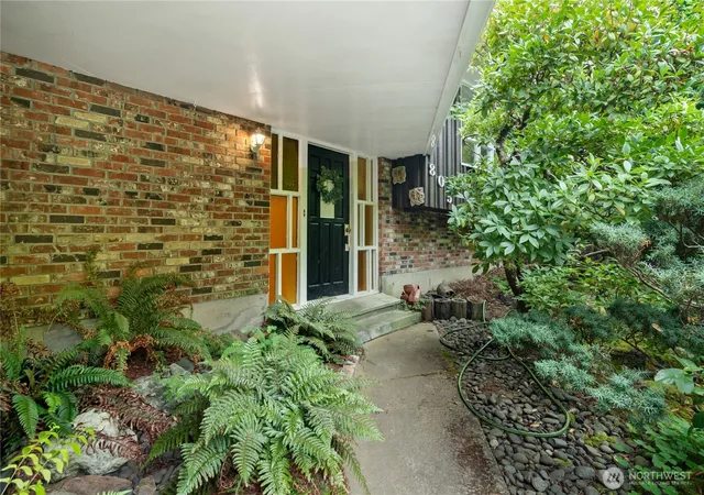 Photo 2 of Sale Pending at 805 Valley View Way, Aberdeen, WA 98520 | MLS# NWM2560356 | Listing updated on 2026-08-18