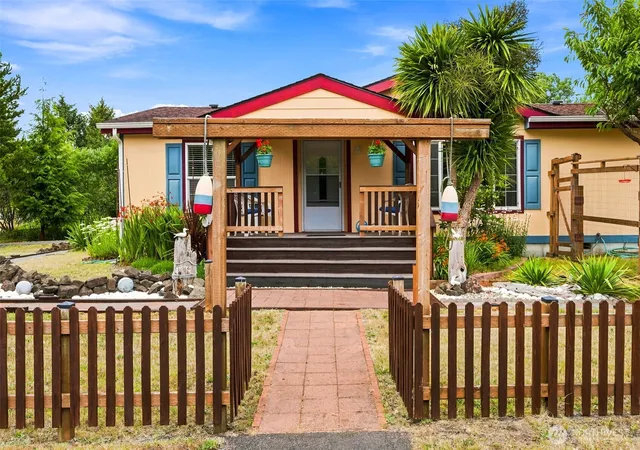 Photo 3 of Manufactured home for sale at 700 Island Cir Se, Ocean Shores, WA 98569 | MLS# NWM2560380 | Listing updated on 2026-09-30