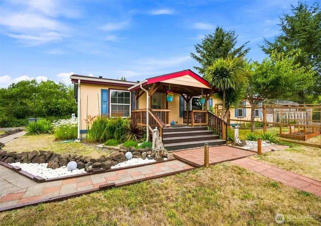Photo 3 of Manufactured home for sale at 700 Island Cir SE, Ocean Shores, WA 98569 | MLS# NWM2560380 | Listing updated on 2026-09-30