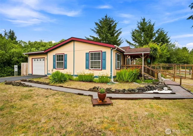 Photo 4 of Manufactured home for sale at 700 Island Cir SE, Ocean Shores, WA 98569 | MLS# NWM2560380 | Listing updated on 2026-09-30
