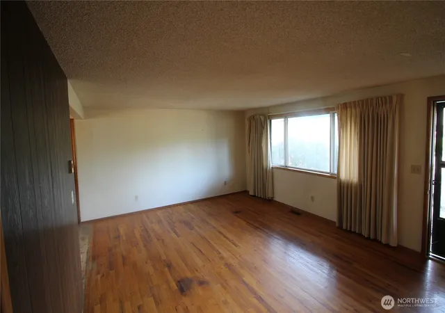 Photo 3 of Sale Pending at 2612 Ne 98th Avenue, Vancouver, WA 98662 | MLS# NWM2560381 | Listing updated on 2026-09-25