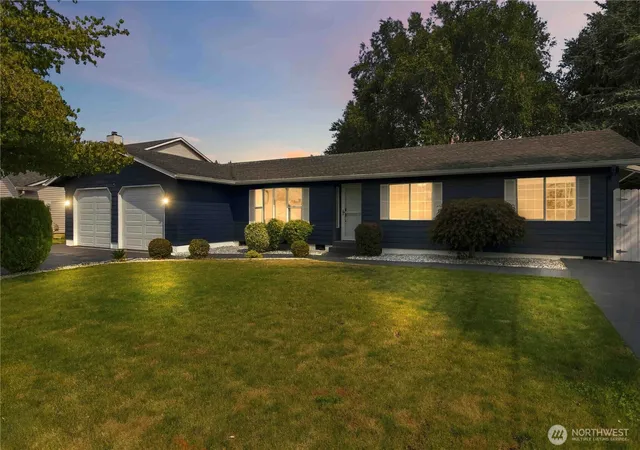 Photo 2 of Sale Pending at 236 Sparks Dr, Kelso, WA 98626 | MLS# NWM2560385 | Listing updated on 2026-09-25