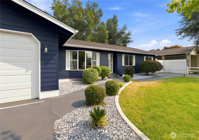 Photo 3 of Sale Pending at 236 Sparks Dr, Kelso, WA 98626 | MLS# NWM2560385 | Listing updated on 2026-09-25