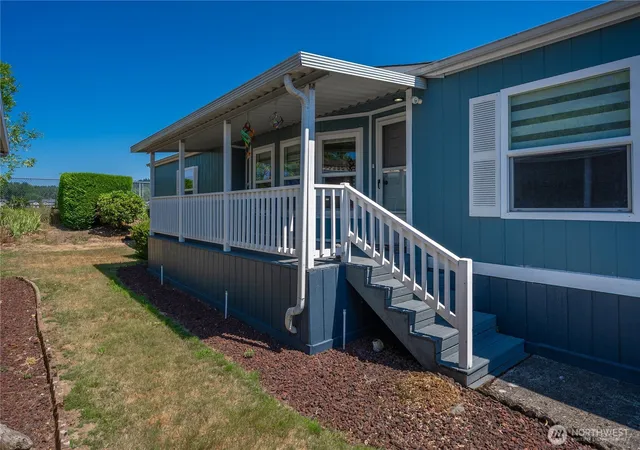 Photo 3 of Manufactured home for sale at 3611 I St Ne #244, Auburn, WA 98002 | MLS# NWM2560454 | Listing updated on 2026-09-22