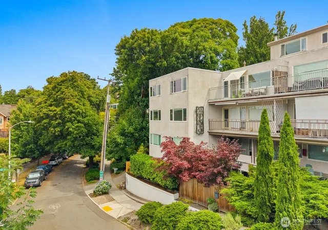 Photo 3 of Condo for sale at 632 13th Avenue E #19, Seattle, WA 98102 | MLS# NWM2560496 | Listing updated on 2026-10-01