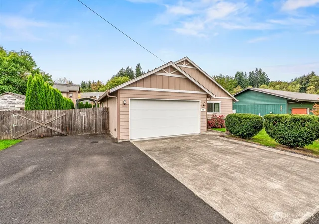Photo 3 of Single family home for sale at 407 Northwest 7th Ave, Kelso, WA 98626 | MLS# NWM2560497 | Listing updated on 2026-09-23