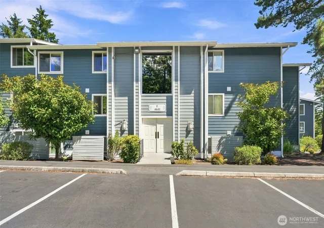 Condo for sale at 4641 W Lake Sammamish Pkwy SE #F305, Issaquah, WA 98027 | MLS# NWM2560503