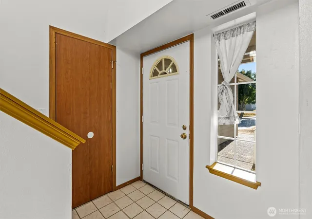 Photo 3 of Single family home for sale at 26338 127th Avenue SE, Kent, WA 98030 | MLS# NWM2560506 | Listing updated on 2026-09-23