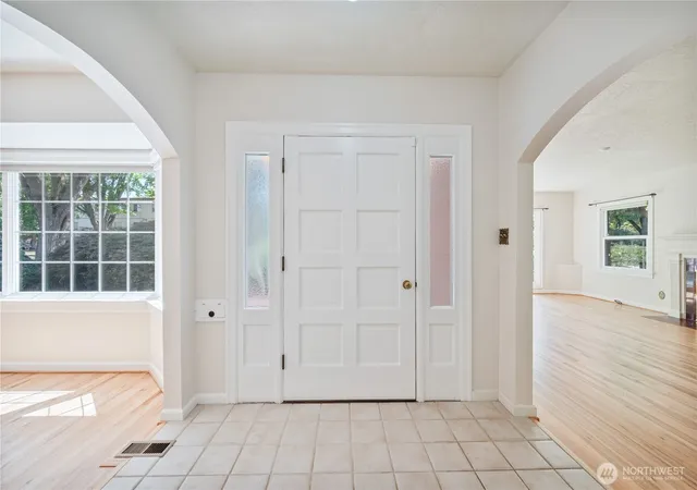 Photo 3 of Single family home for sale at 1327 18th Avenue, Longview, WA 98632 | MLS# NWM2560526 | Listing updated on 2026-09-26