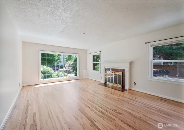 Photo 3 of Single family home for sale at 1327 18th Avenue, Longview, WA 98632 | MLS# NWM2560526 | Listing updated on 2026-09-26