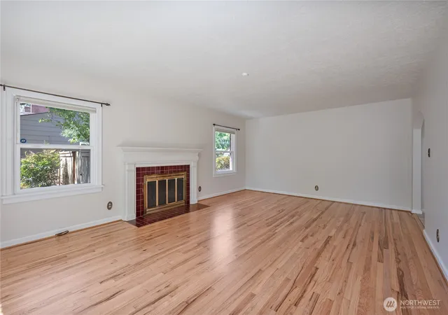 Photo 4 of Single family home for sale at 1327 18th Avenue, Longview, WA 98632 | MLS# NWM2560526 | Listing updated on 2026-09-26