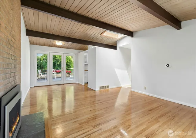 Photo 4 of Single family home for sale at 12017 93rd Avenue NE, Kirkland, WA 98034 | MLS# NWM2560536 | Listing updated on 2026-09-22