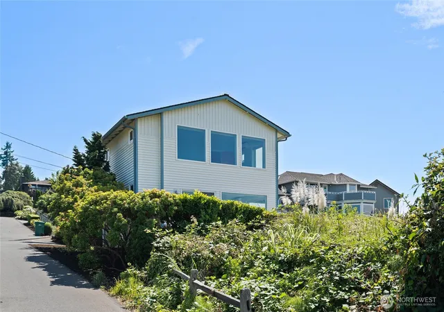 Photo 3 of Single family home for sale at 303 Church Ave, Mukilteo, WA 98275 | MLS# NWM2560539 | Listing updated on 2026-09-23