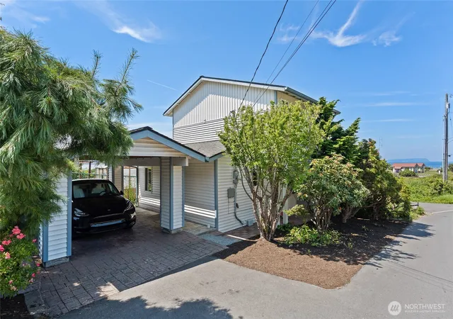 Photo 3 of Single family home for sale at 303 Church Ave, Mukilteo, WA 98275 | MLS# NWM2560539 | Listing updated on 2026-09-23