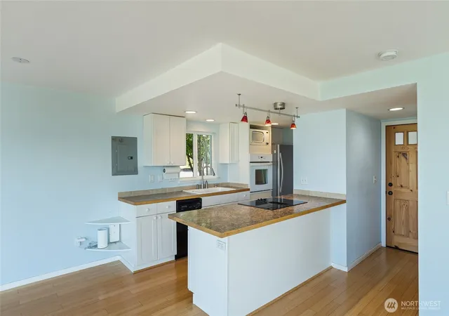 Photo 4 of Single family home for sale at 303 Church Ave, Mukilteo, WA 98275 | MLS# NWM2560539 | Listing updated on 2026-09-23