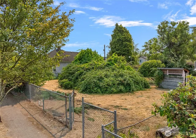 Photo 4 of Condo for sale at 1445 S Cloverdale St, Seattle, WA 98108 | MLS# NWM2560546 | Listing updated on 2026-09-23
