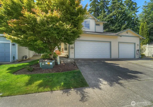 Photo 3 of Townhouse for sale at 1299 Nw Amanda Loop, Silverdale, WA 98383 | MLS# NWM2560585 | Listing updated on 2026-09-23