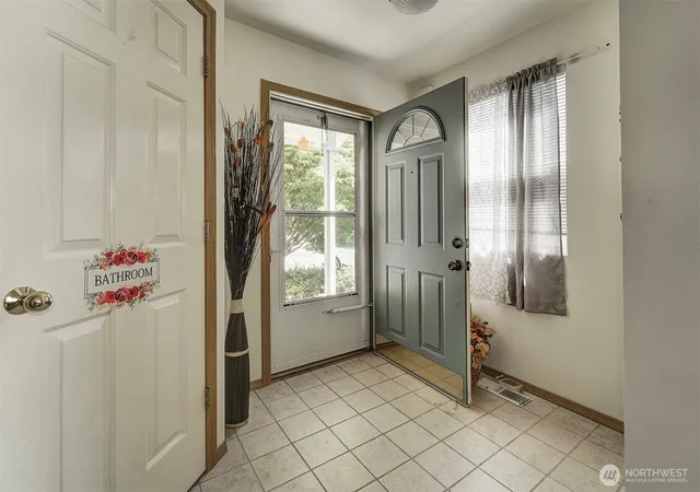 Photo 4 of Townhouse for sale at 1299 NW Amanda Loop, Silverdale, WA 98383 | MLS# NWM2560585 | Listing updated on 2026-09-23